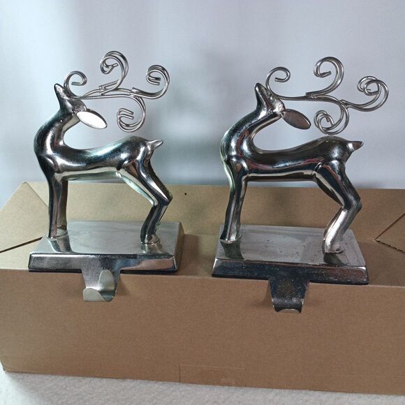 Pair of Silver Reindeer Stocking Holders – Mantelpiece Christmas Decor – Metal - Picture 10 of 10